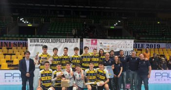 Modena Volley - L'Under 18 vince la decima edizione della Moma Winter Cup davanti a 4000 persone