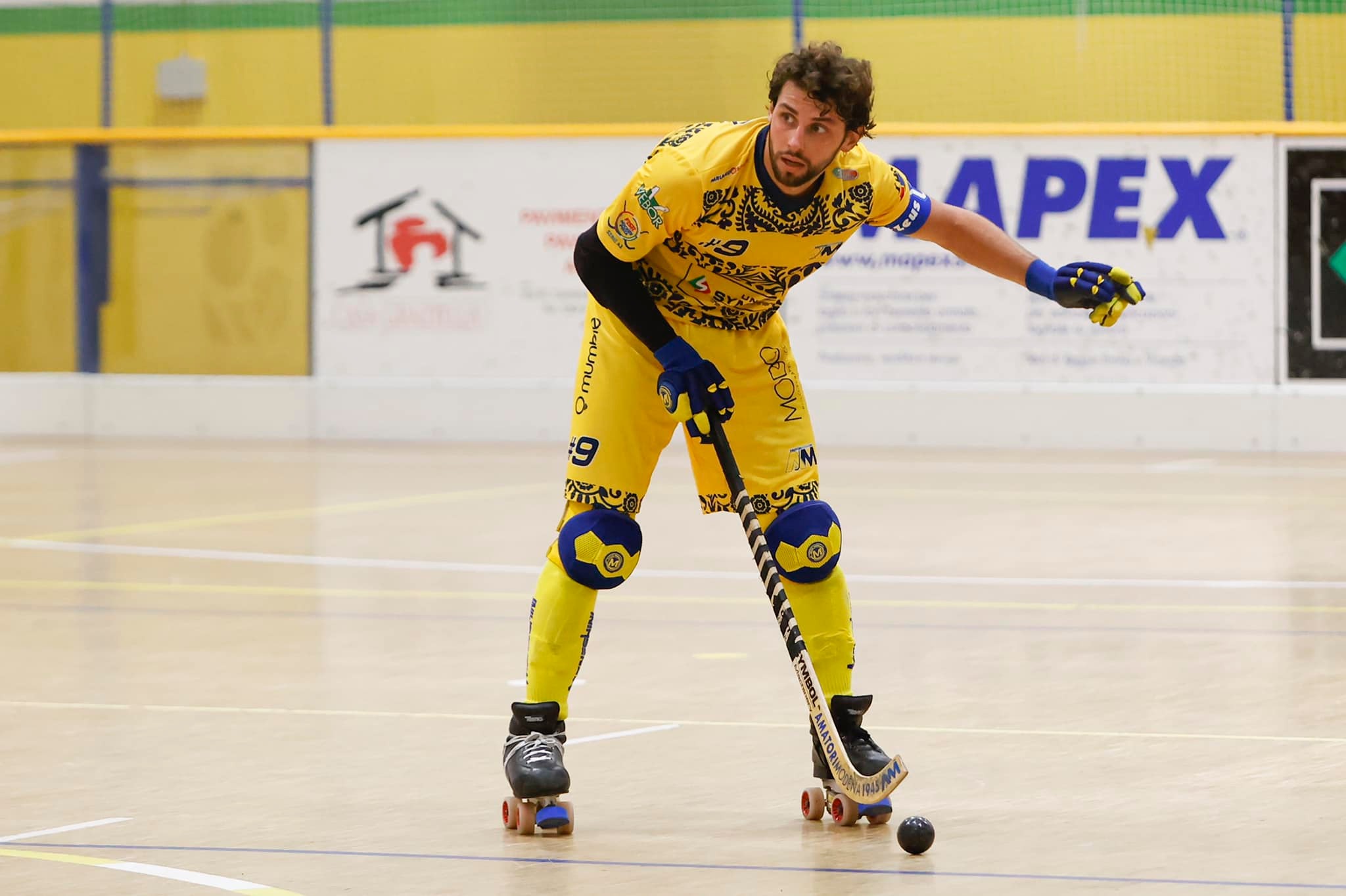 Hockey – Symbol Amatori Modena 1945, derby in Scandiano to defend the leadership in the standings: an interview with Captain Beato