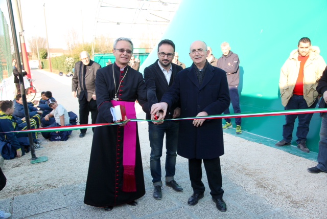 Mirandola, taglio del nastro per l'inaugurazione del Centro Sportivo