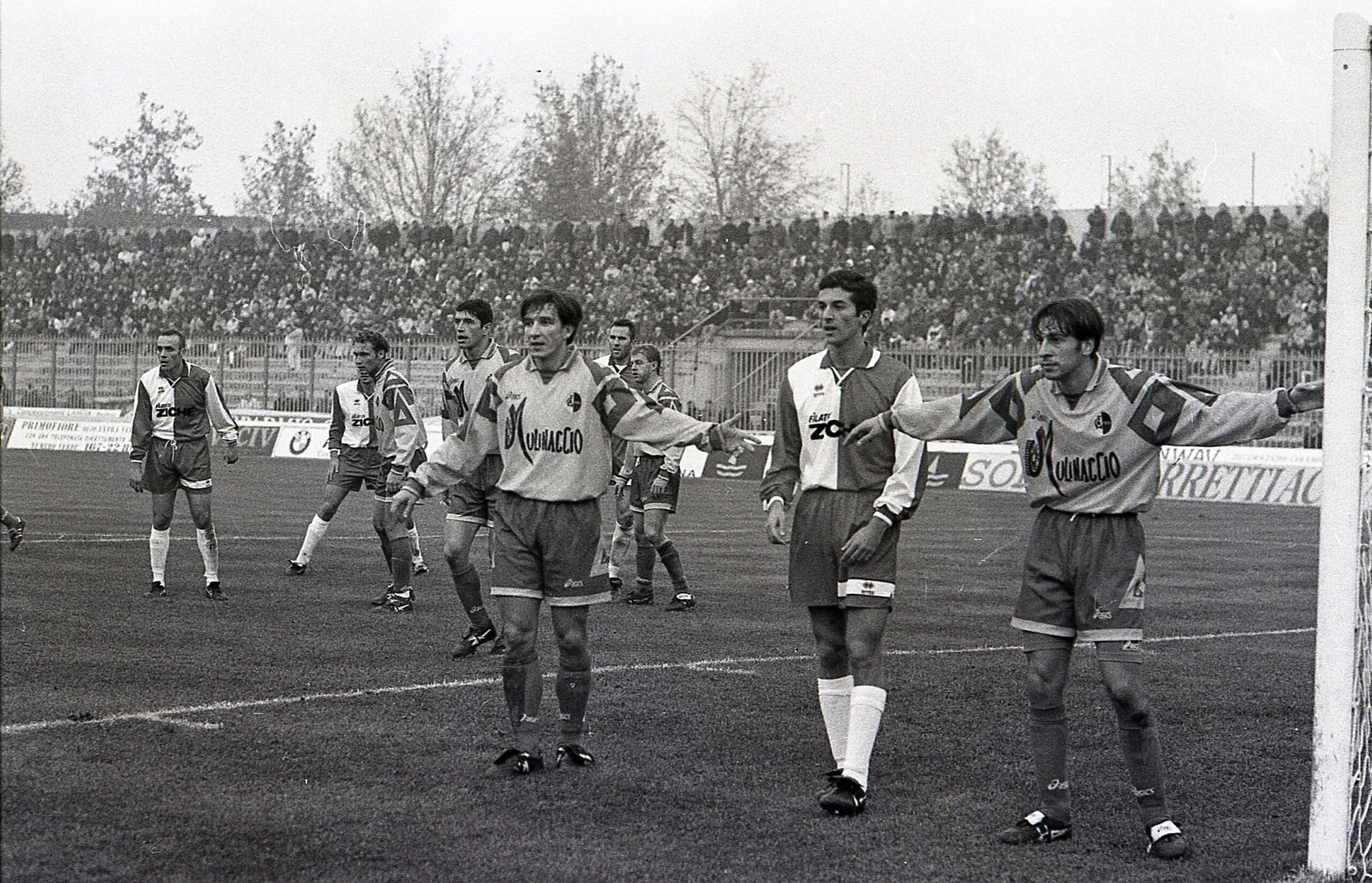 3.12.1995. Modena-Carpi 1-0. Corner per il Carpi.