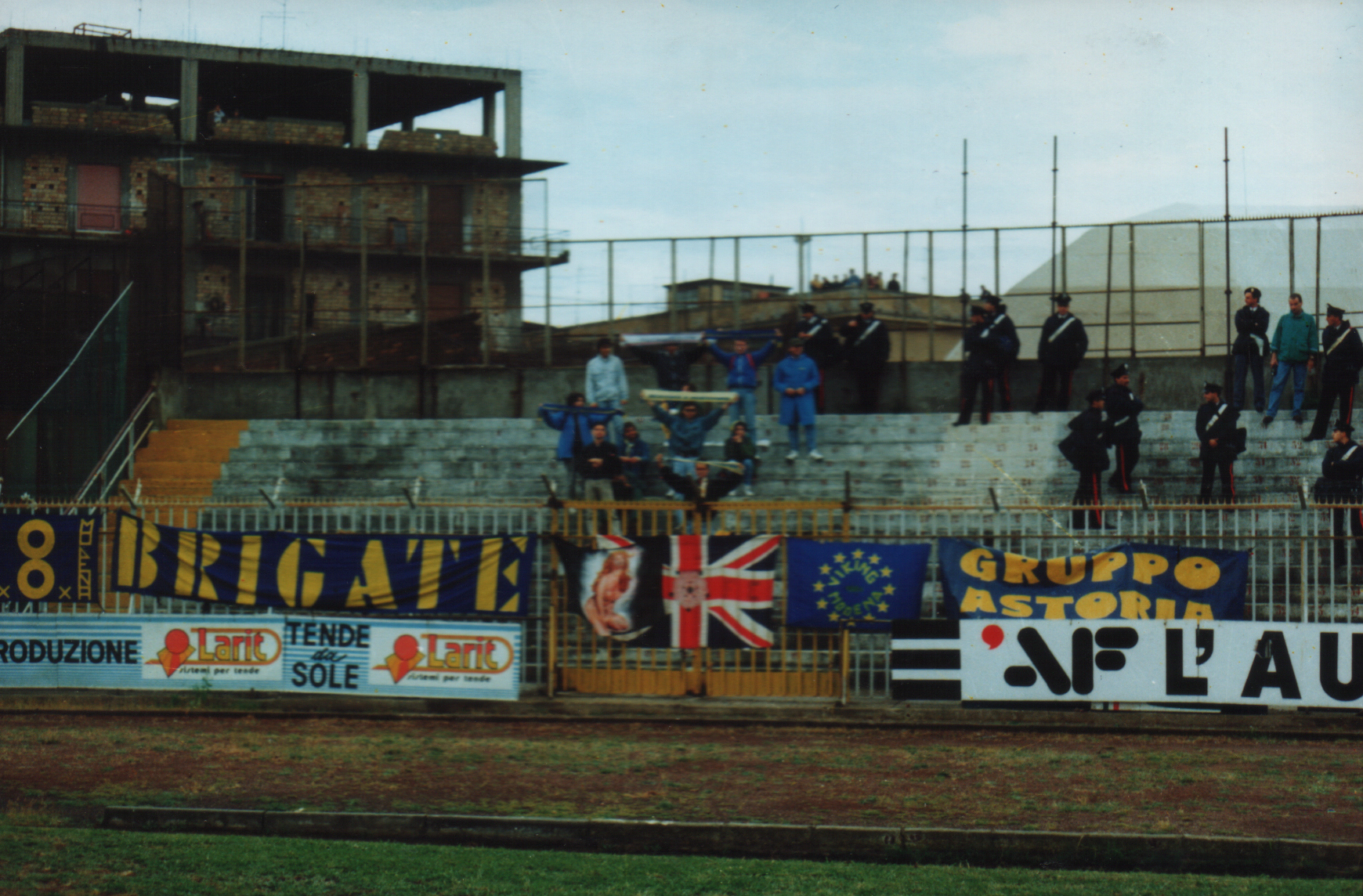 Le Brigate Gialloblu a Reggio Calabria. La trasferta in terra calabrese segnò uno storico passaggio di testimone tra San Biagio e le nuove leve delle Brigate.