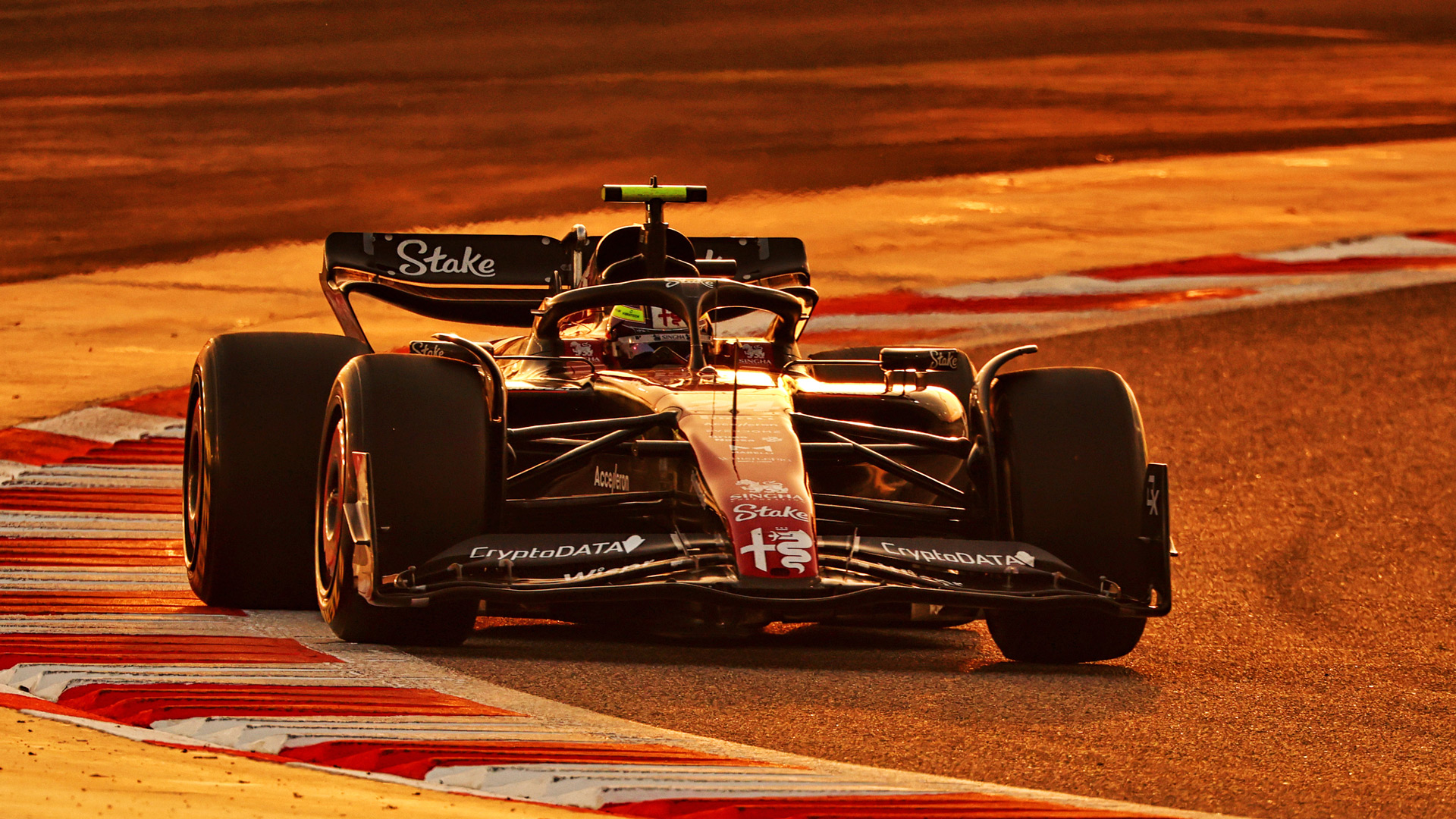 F1 Test Bahrain 2023, day 2 Zhou in testa, problemi per la Mercedes