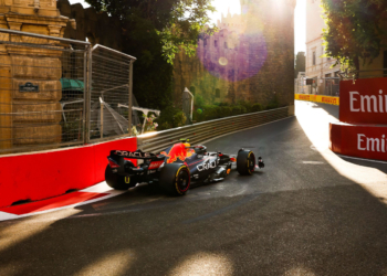 2JC7HN8 11 PEREZ Sergio (mex), Red Bull Racing RB18, action during the Formula 1 Azerbaijan Grand Prix 2022, 8th round of the 2022 FIA Formula One World Championship, on the Baku City Circuit, from June 10 to 12, 2022 in Baku, Azerbaijan - Photo: Florent Gooden / Dppi/DPPI/LiveMedia