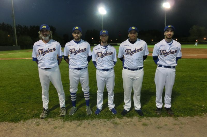 Il pitching coach Davide Romeo con i lanciatori italiani: Gabriele Pritoni, Alessio Paltrinieri, Erik Soto e Fabio Riccò.