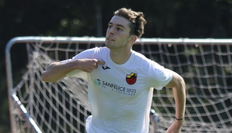 Esultanza di Ndrejaj dopo aver segnato il gol del vantaggio (ph Baraldini)