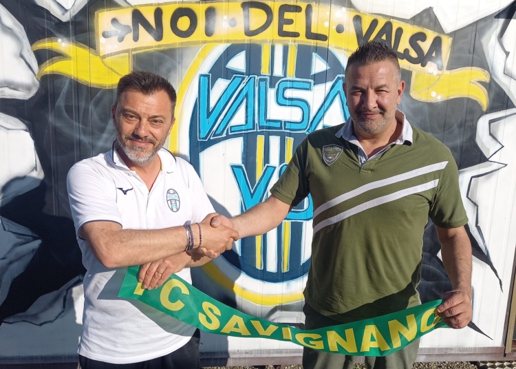 A destra mister Marco Bernabei il giorno dell'ufficializzazione al Valsa