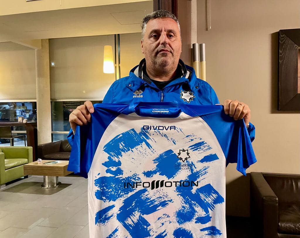 Nunzio Oriolo responsabile dell’attività di base del Cittadella Vis Modena ritira le divise ufficiali