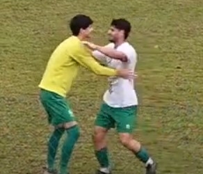 Travagliati festeggia il gol partita