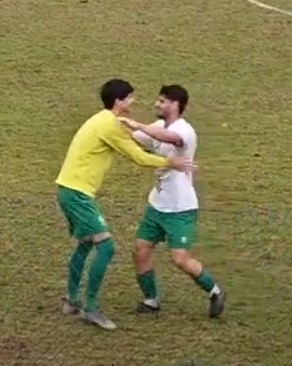 Travagliati festeggia il gol partita