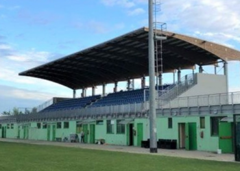 Sangiuliano City: la tribuna del Centro Sportivo Ugo Guazzelli di Riozzo, frazione di Cerro al Lambro.