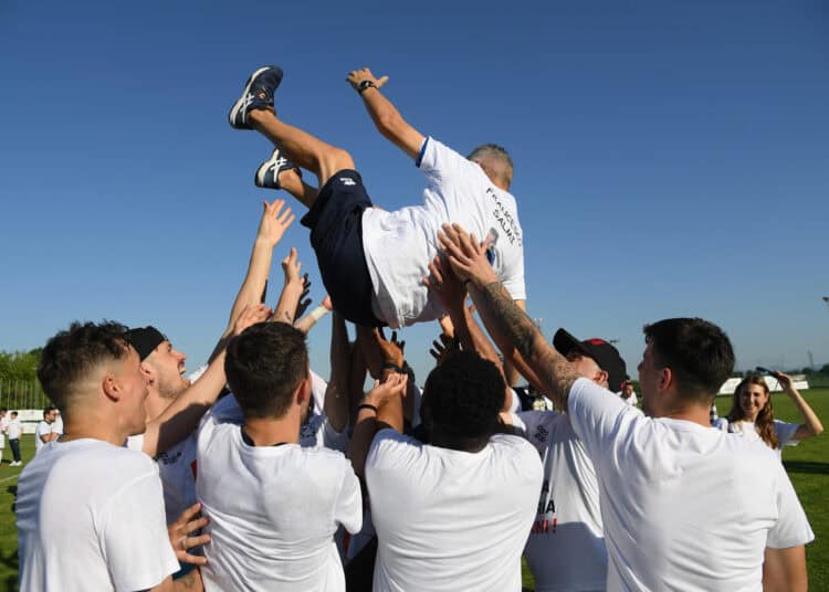 Mister Salmi (Cittadella) festeggiato dopo la promozione