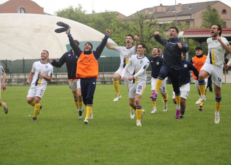 L Mirandolese festeggia la promozione in Prima