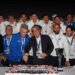 Il taglio della torta di mister Salmi col presidente Marco Lei