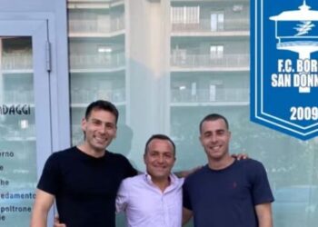 Martinez (a sinistra) fotografato ieri assieme al presidente del Borgo San Donnino Magni (al centro)