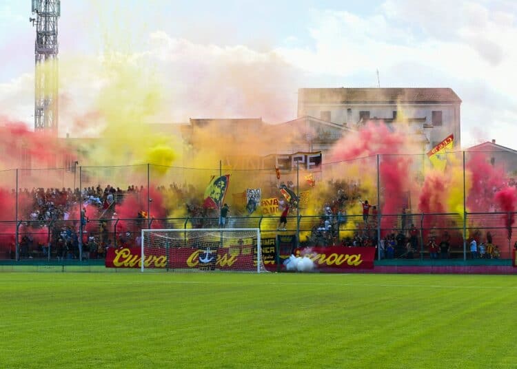 I tifosi del Giulianova nella partita di domenica contro il Terre di Castelli