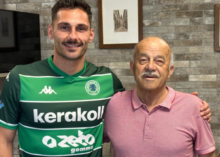 L'attaccant Fabio Notari col ds Enrico Pifferi