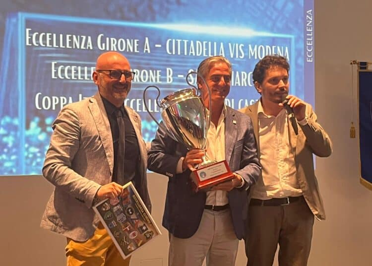 Al centro il presidente della Cittadella Marco Lei con Giuliano Gandolfi del Crer (a sinistra) e il presidente del Crer Simone Alberici