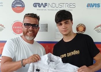 Il ds Francesco De Luca con il nuovo acquisto Davide Stefani