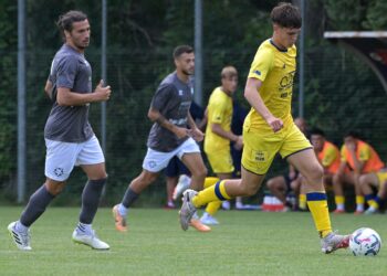 A sinistra l'attaccante della Cittadella Formato