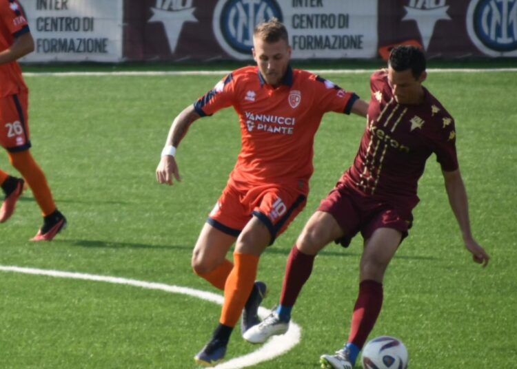 Una fase dell'amichevole Tau Altopascio-Pistoiese 0-0