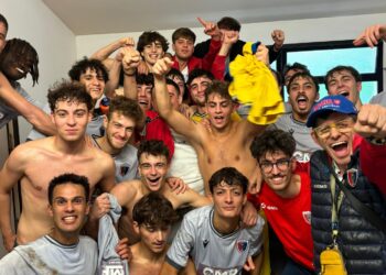 I giovani della Maranese festeggiano la vittoria sullla Villadoro