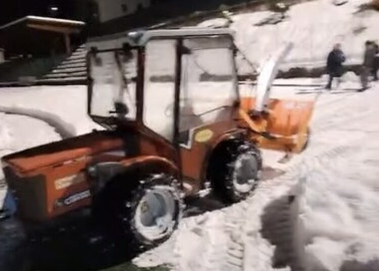 A Polinago si cerca di spalare il campo