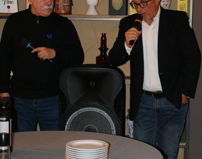 Mauro Orlandi (a destra) col giornalista Alfonso Scibona