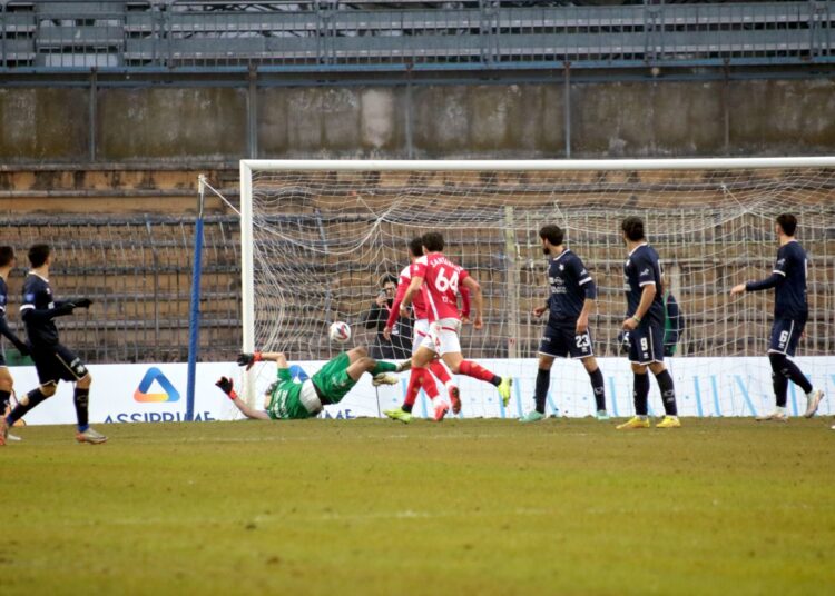 Uno dei 4 gol subiti da Piga della Cittadella a Piacenza