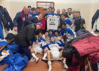 Bomber Attolini (FalkGalileo) festeggiato a fine gara per i 200 gol in carriera