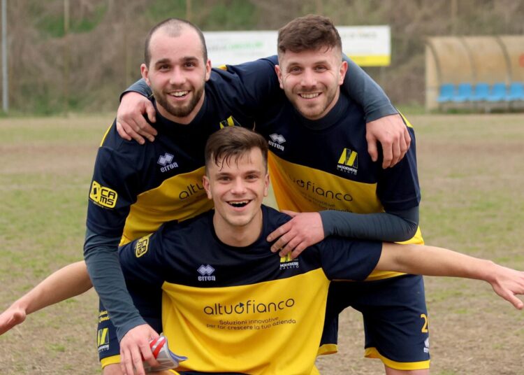 La Modenese festeggia la vittoria nel derby con la Villa d'Oro