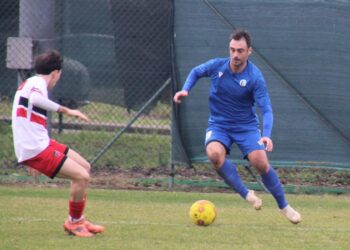 L'attaccante del Castelnuovo Alessio Carbone