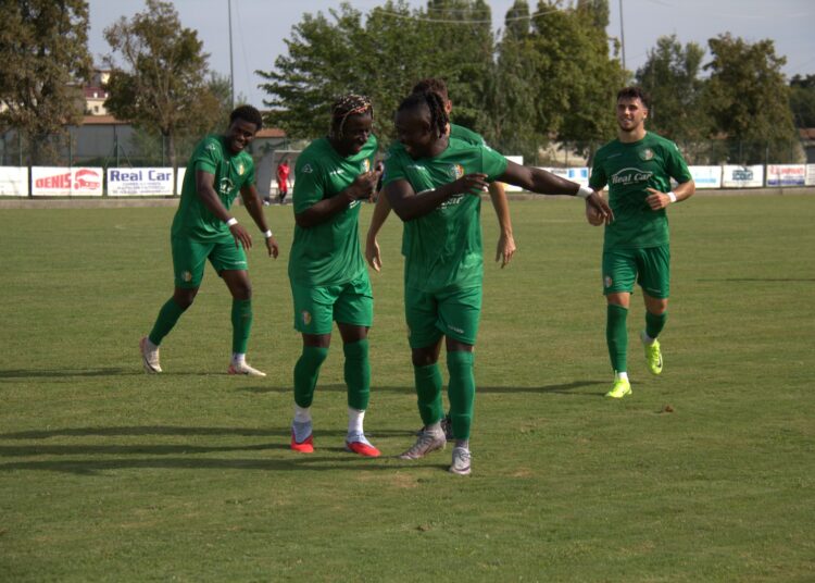 Adusa festeggia un gol contro la Virtus Correggio