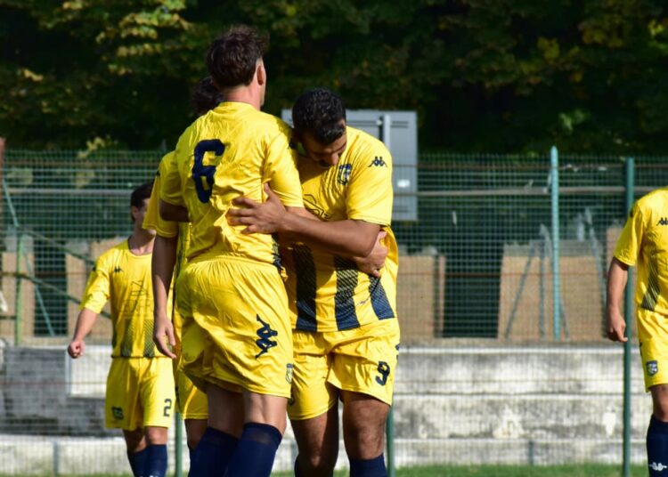 La Mirandolese dopo un gol contro il Cavezzo (ph Ilaria Luppi)