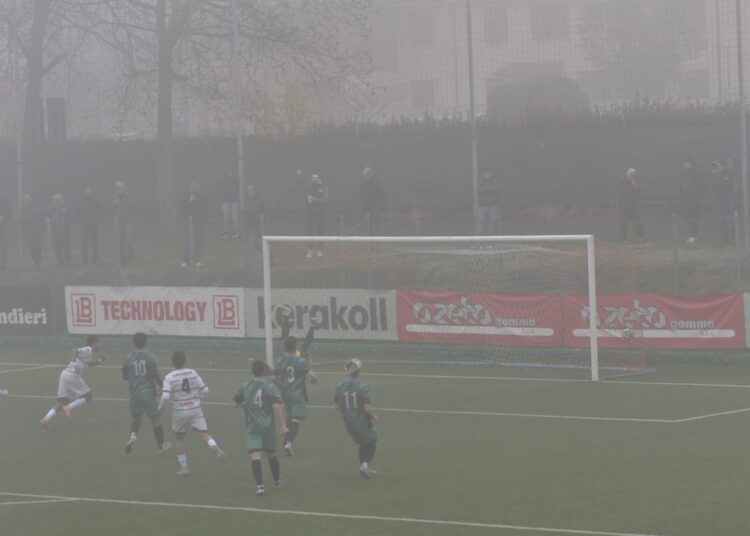Il rigore trasformato da Casta per l'1-1 (ph Teneggi)