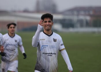 Tzvetkov esulta dopo il 2-0 allo Zola (ph. Fasano)