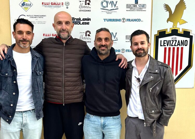 Levizzano: da sinistra il presidente Galli, il preparatire atletico Termanini, mister Sarno e il ds Mazzini