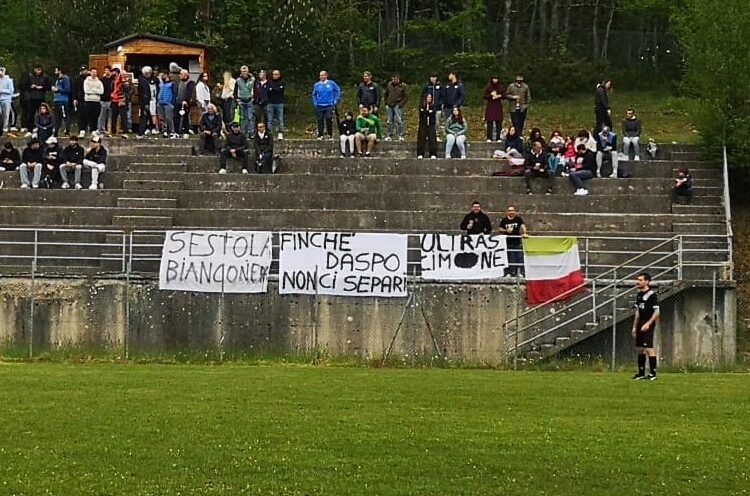Gli ultras del Cimone nella gara contro il Magreta